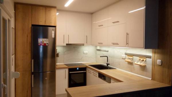 Φωτογραφία: Κατασκευή και τοποθέτηση επίπλων κουζίνας και ντουλάπας σε διαμέρισμα στην Θεσσαλονίκη